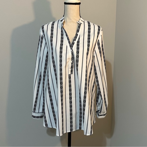 Long sleeve button down top - Picture 1 of 4